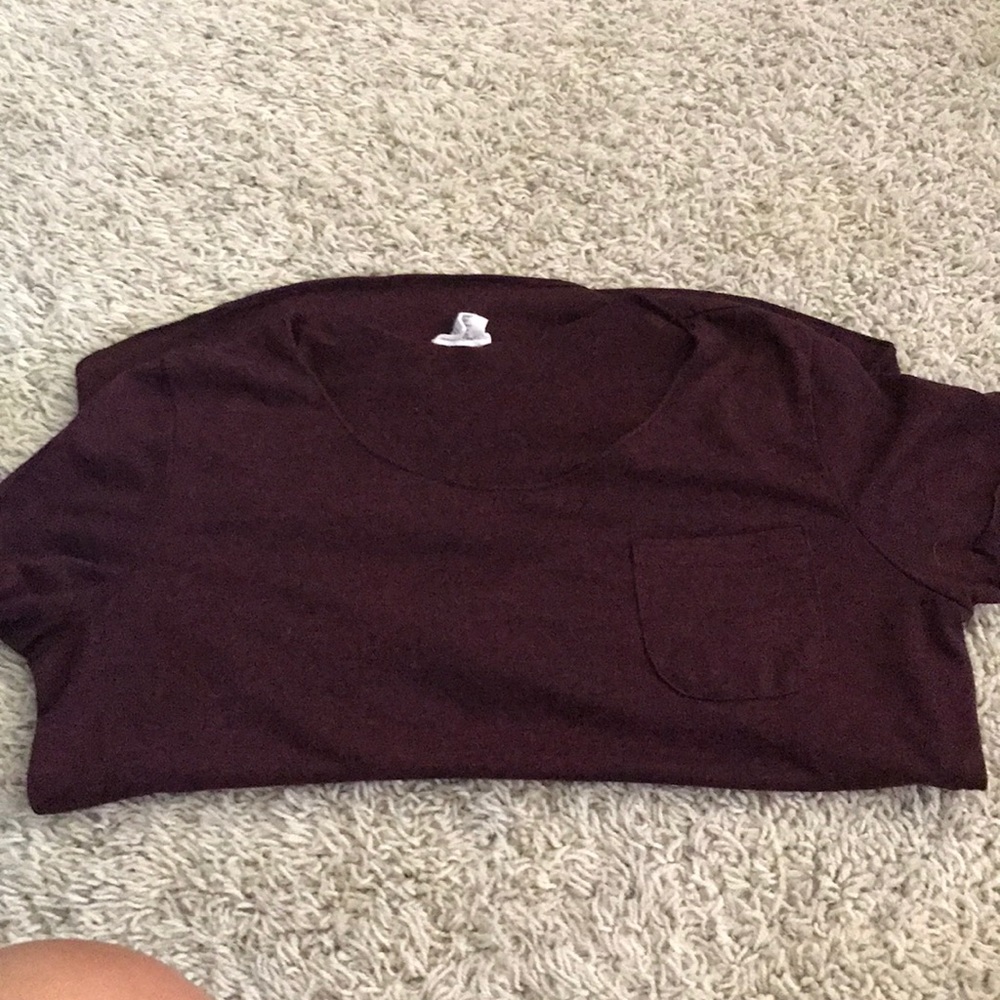 maroon t-shirt - Picture 2 of 3